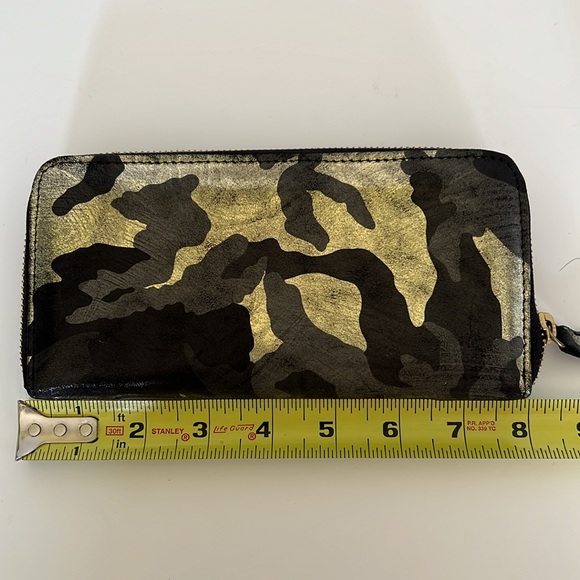 Metallic Gold Camo Print Leather Zip Around Wallet - Picture 8 of 9